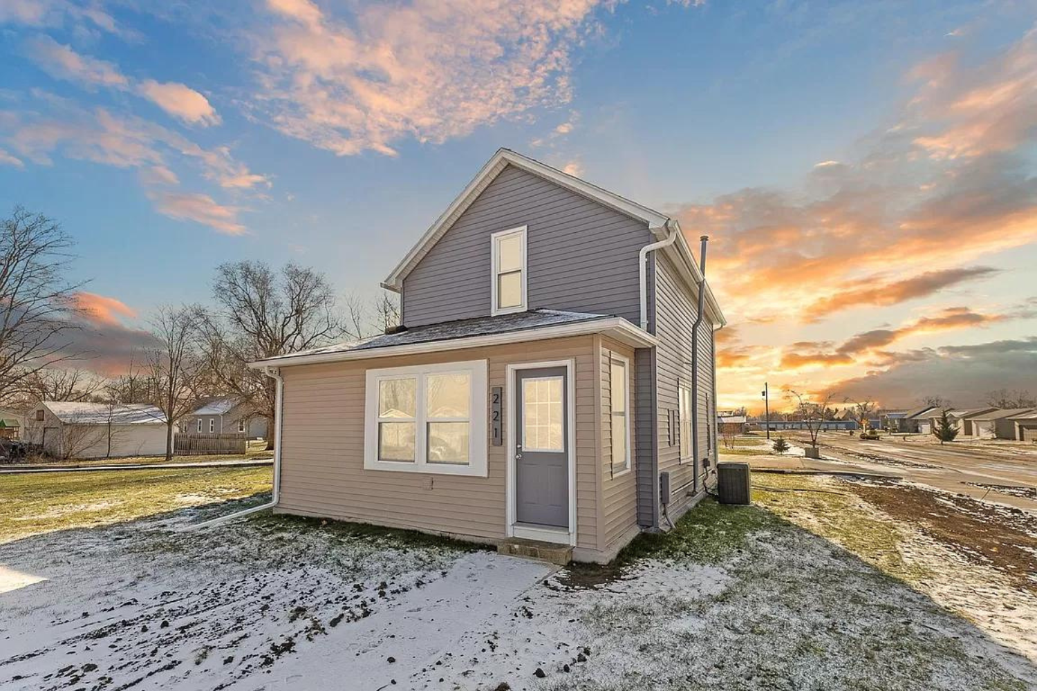 221 W Rummel Ave, Lennox, SD 57039